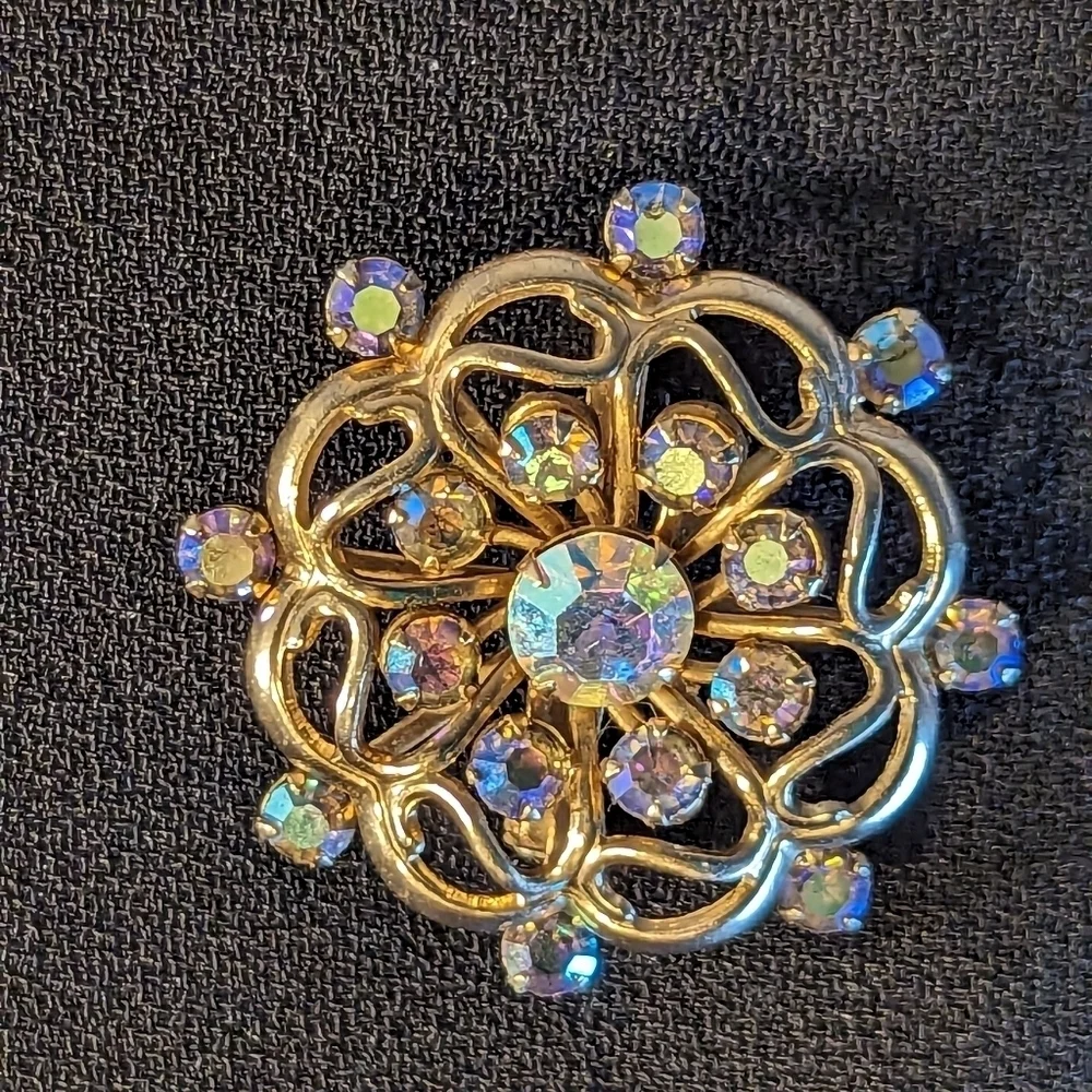 Vintage Aurora Borealis brooch AB 17 stones prong set gold tone gorgeous